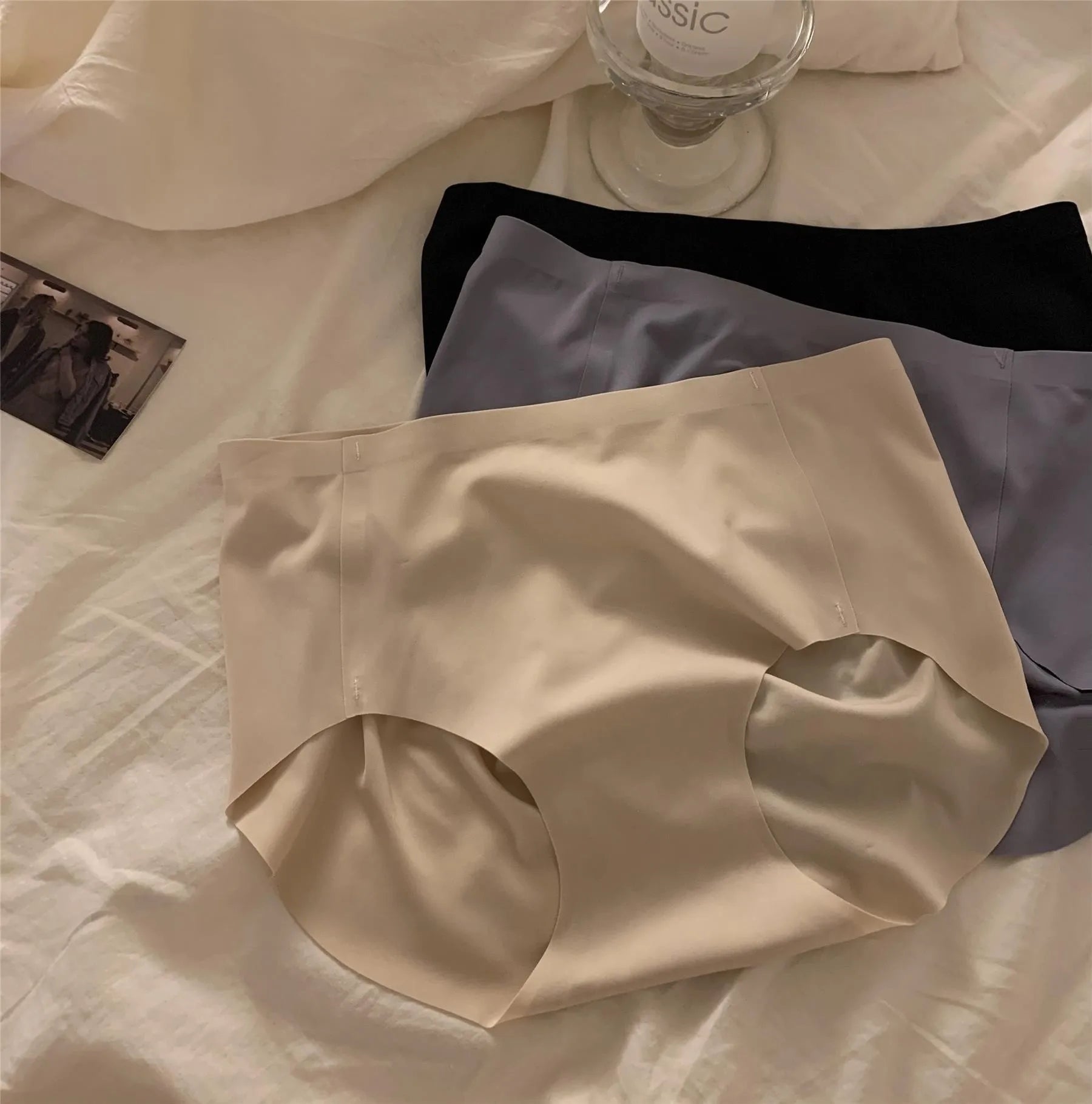 Medium Waist Women's Underwear Simple Solid Color Girls' Seamless Briefs
