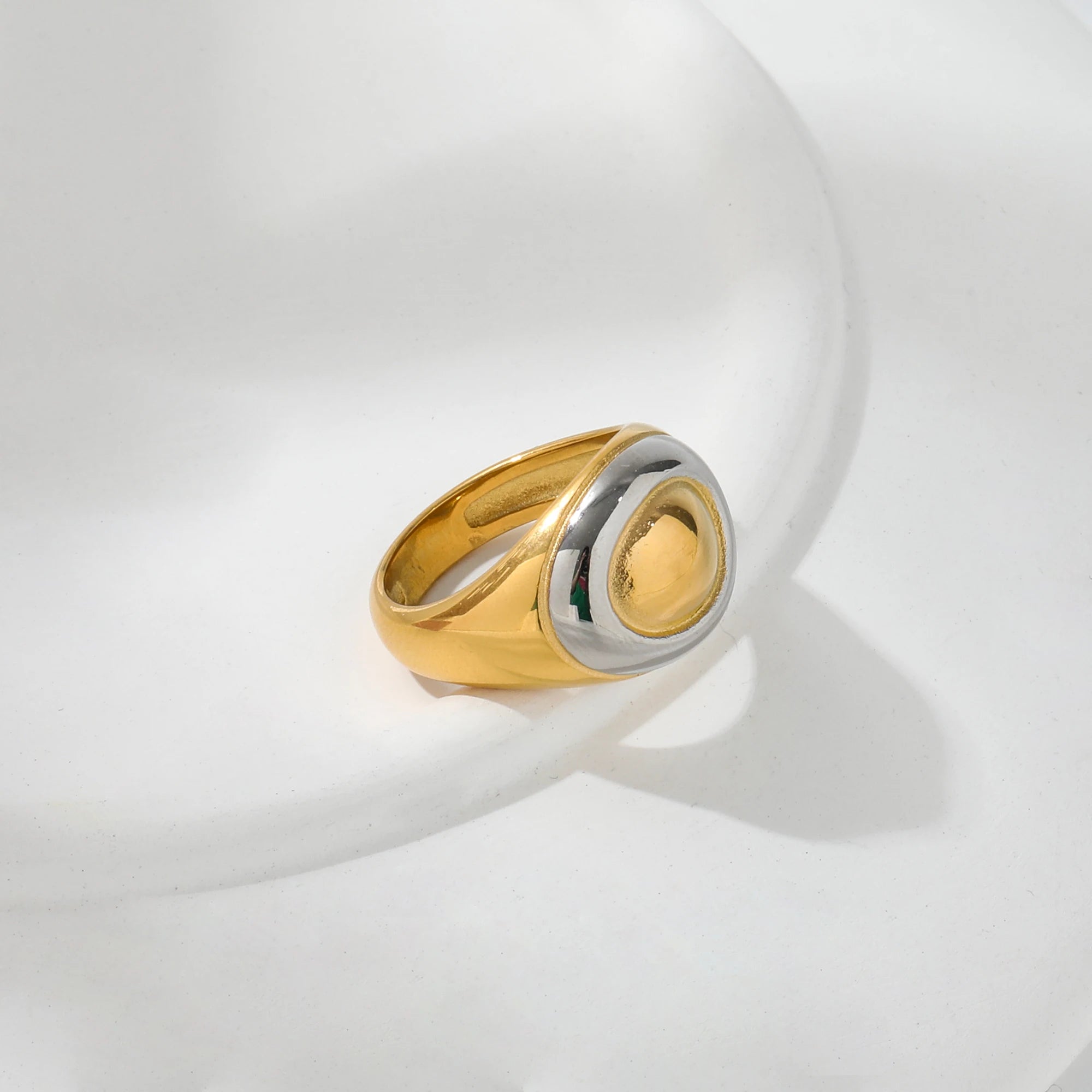 Fenny 18K Gold Plated Wholesale Tarnish Free Smooth Chunky Two-tone Egg Stainless Steel Finger Ring Trend for Women