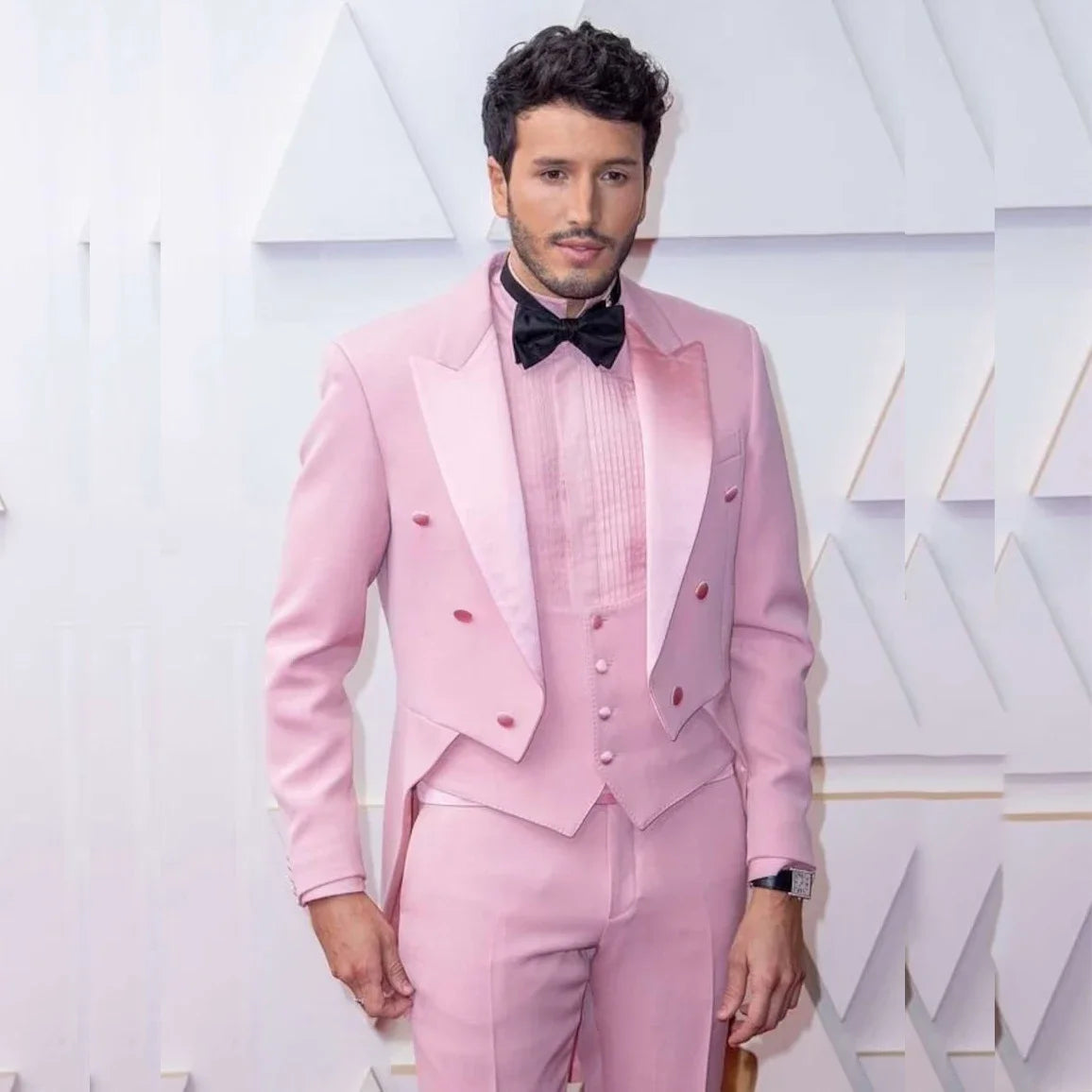 Luxury Pink Tuxedo Men Suits Peaked Lapel Double Breasted Formal Wedding 3 Piece Jacket Pants Vest Elegant Male Clothing