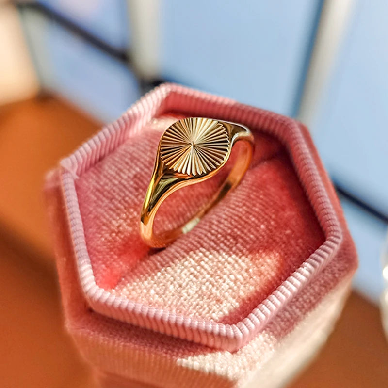 Wholesale Minimalist 18k Gold Plated Stainless Steel Sunflower Sun Burst Sunburst Signet Ring for Women YF2283