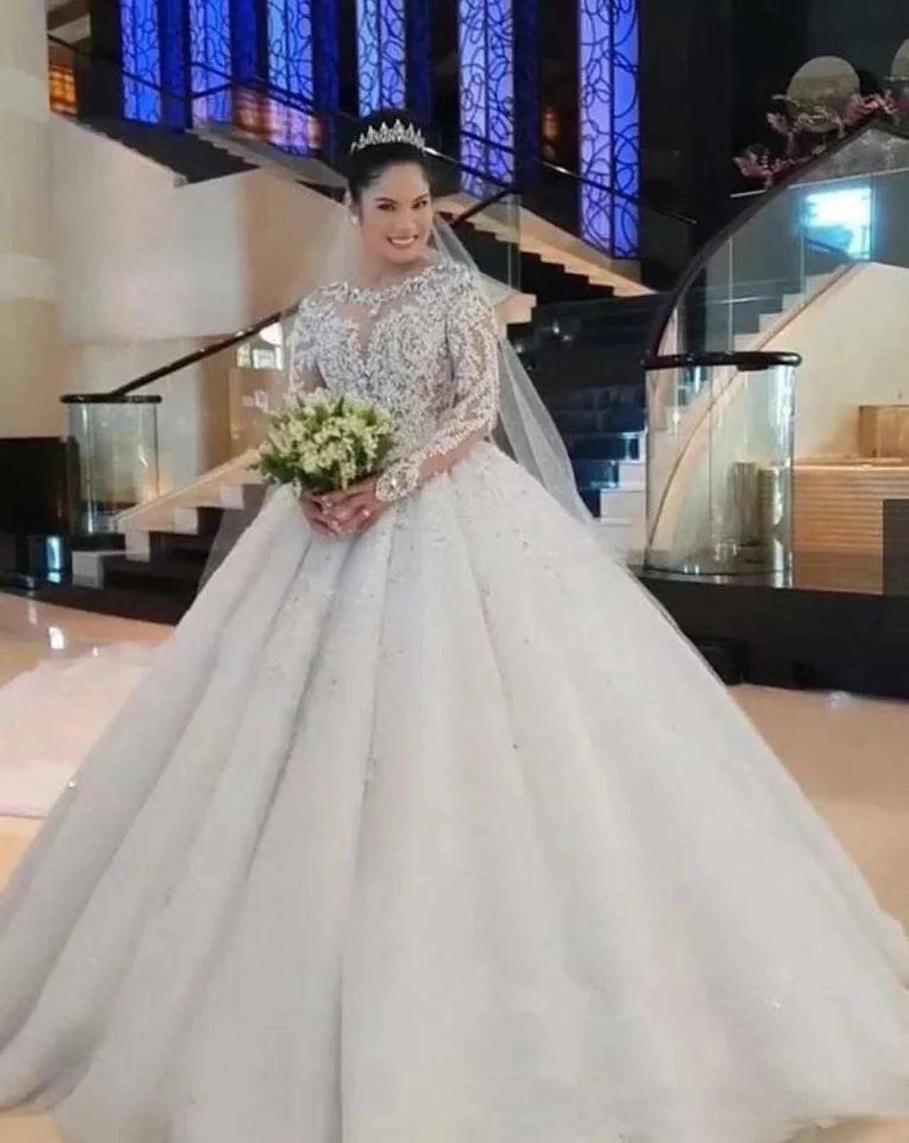 2023 New Heavy Industry Wedding Dress Elegant Long Sleeve Pompadour Princess Dress Sequin Lace Tail Main Wedding Dress