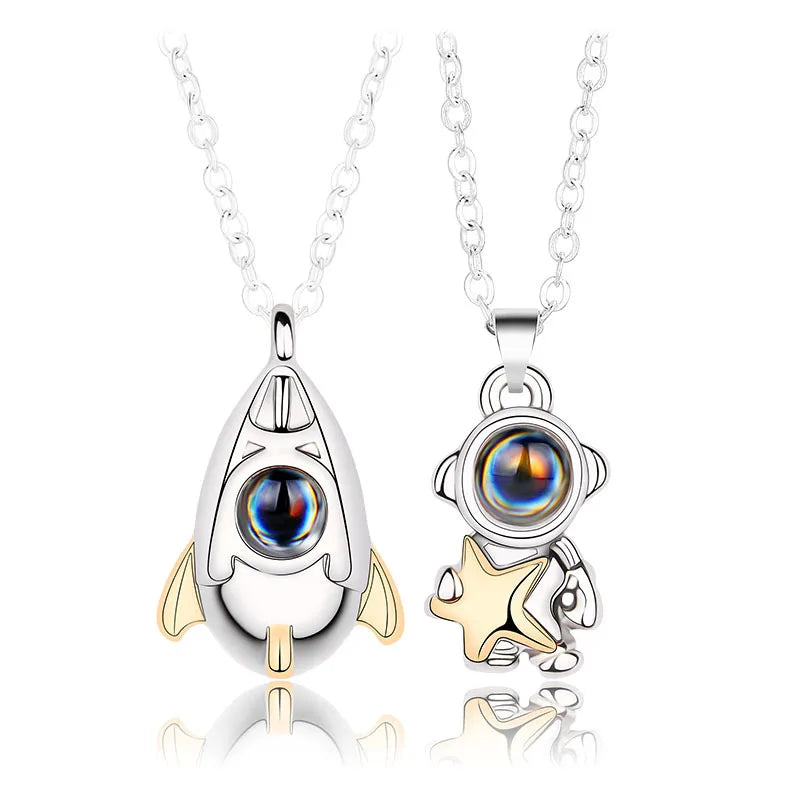 Spaceman Couple Necklace with 100 Languages 'I Love You' Projection New Classic Design for Valentine's Day and Anniversaries