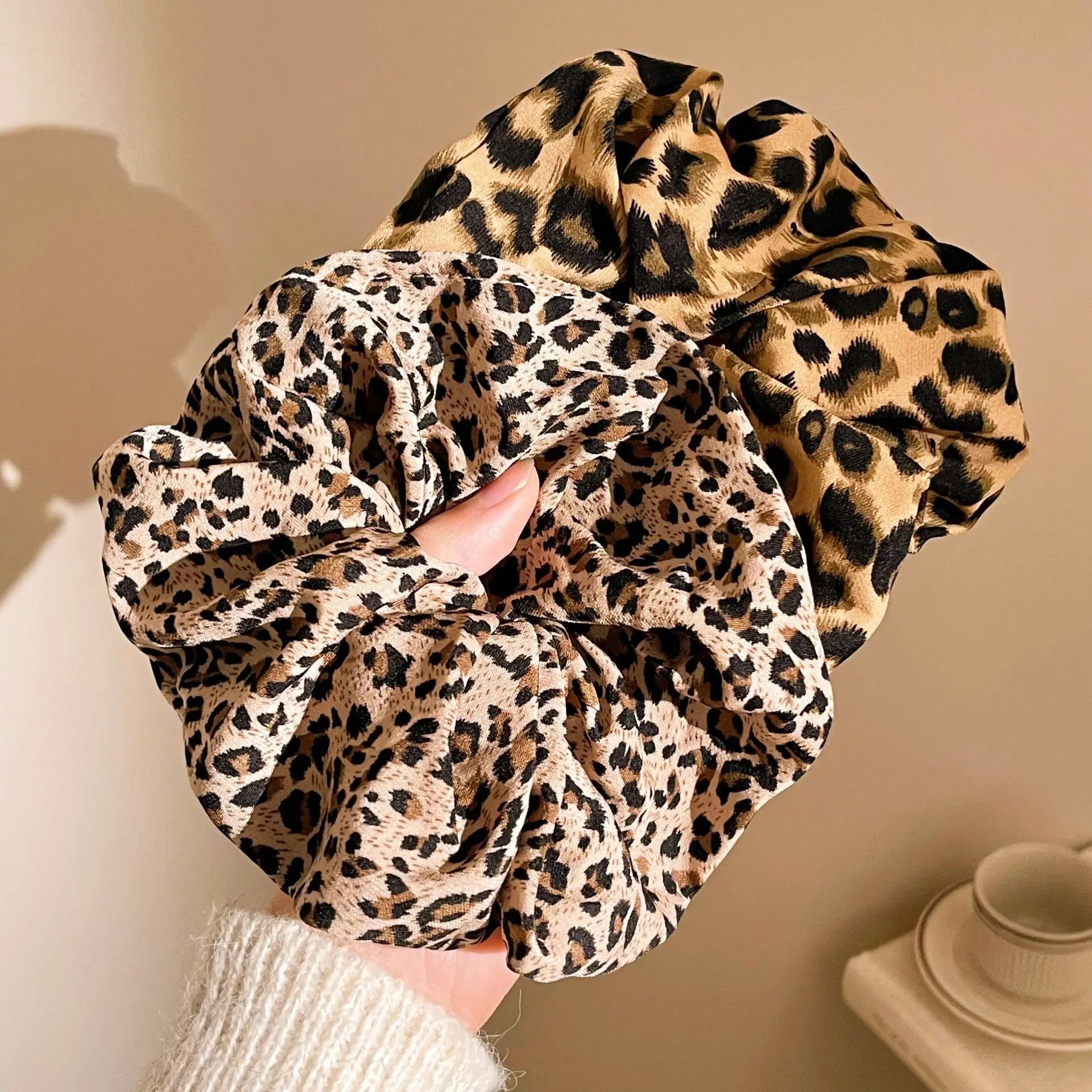 Wholesale Leopard Hair Scrunchie Luxury Oversized Scrunchies Custom Fashion Korean Satin Scrunchies for Women