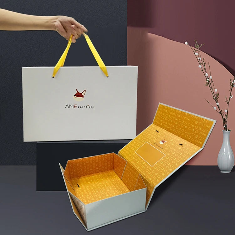 Custom logo Small Christmas Packaging Hot Luxury Magnetic Gift Box Folding Guest Bridesmaid Proposal Gift Box for Present
