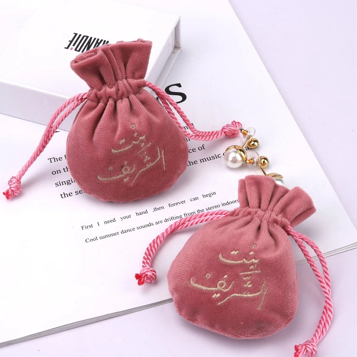 Custom Embroidery Velvet Jewelry Drawstring Earring Necklace Storage Bag Luxury Velvet Jewelry Pouch