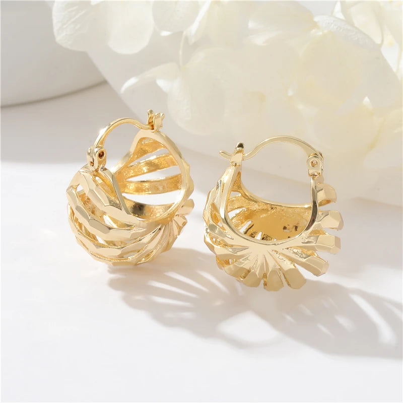 Hot Hollow Design Ladies Jewelry Brass 14K Gold Plated Flower Basket Nets Shape Hoop Earrings for Women