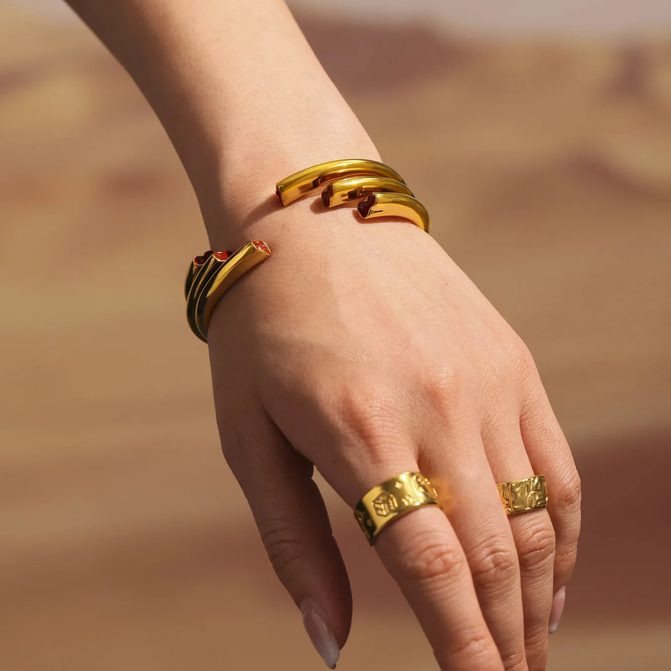 High End 18K Gold Plated Chunky Smooth Gradient Cuff Bracelet Bangle Bracelet Stainless Steel Gold Jewelry