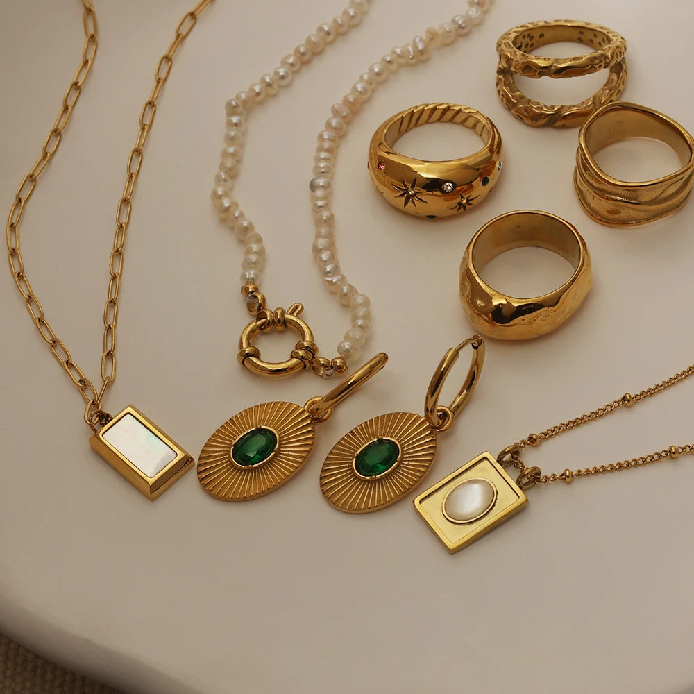 Hot Sale Hypoallergenic Stainless Steel 18k Gold Plated Women Round Shell Filled Square Charm Necklace