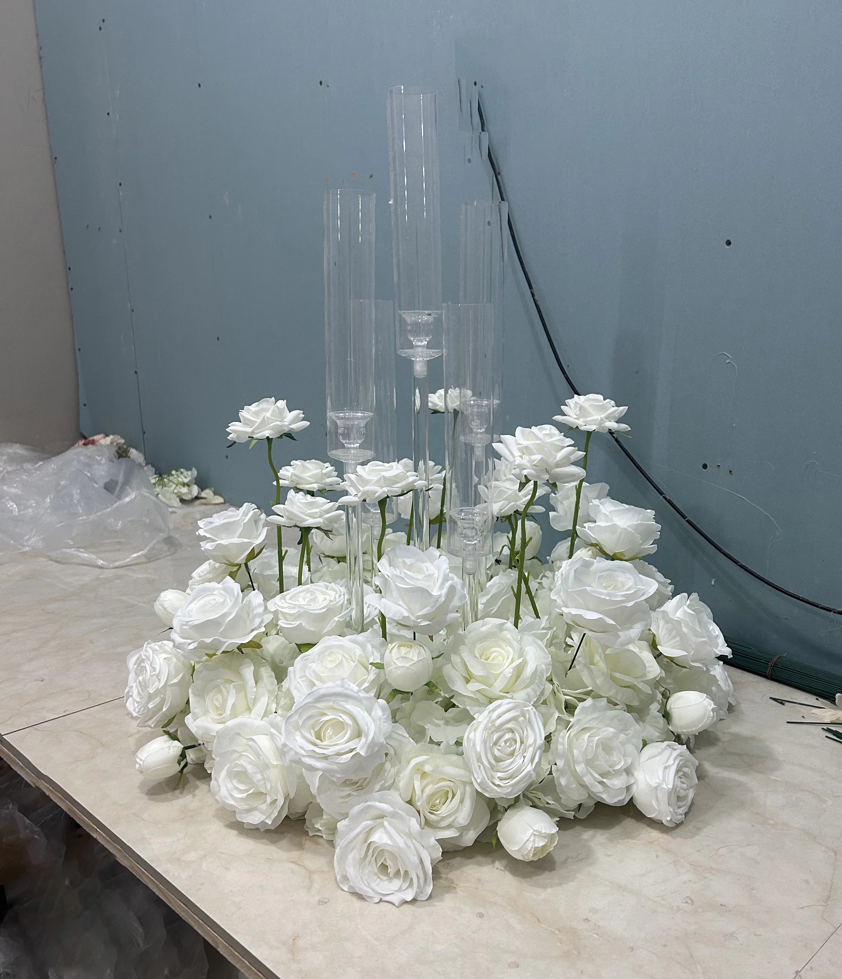 O-X870  OEM Luxury Wedding Table Candelabra Flower Centerpieces Display Drops Artificial Flower Arrangement for Metal Stand