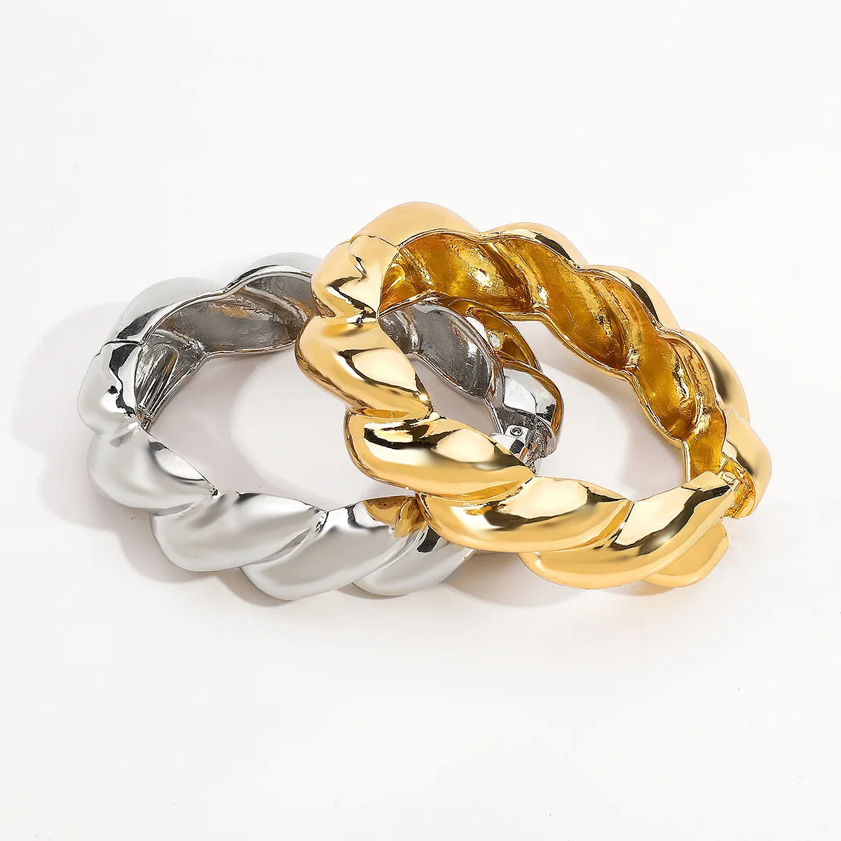 2024 New Arrival Fashion Cheap Wholesale Fried Dough Twists High-end Bracelet Metal Texture Hammered Women Gold Bangle Bracelets MegaBDM