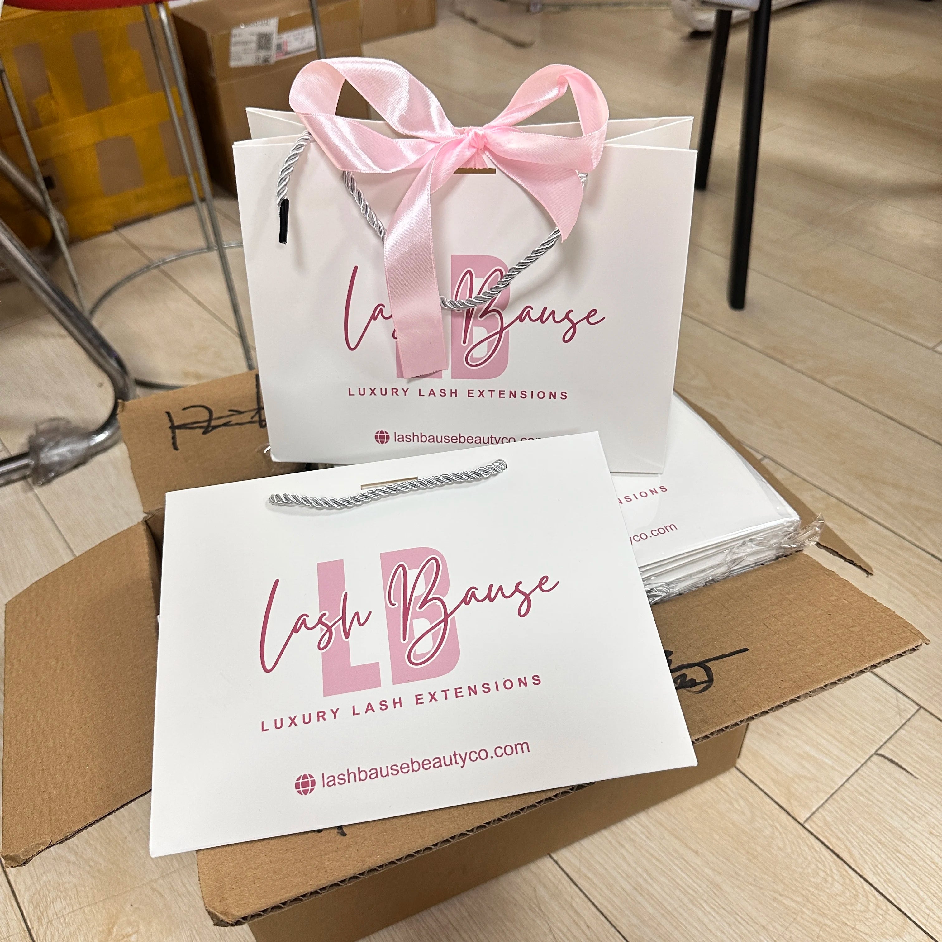 Custom Paper Bags Cardboard Luxury White Kraft Paper Gift Bag With Ribbon Handle for Shopping Bag With Your Own Logo