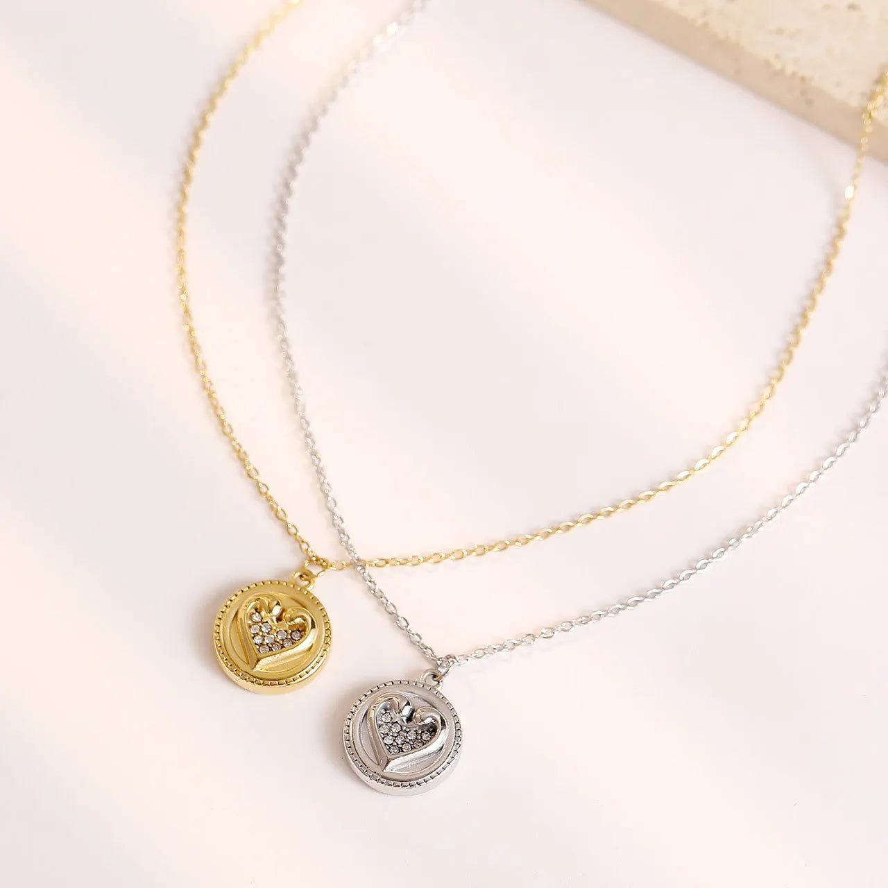 Fashion Design Zircon Pendant Neck Chain Stainless Steel Gold Plated Heart Shaped Necklace Waterproof Exquisite Women Jewelry