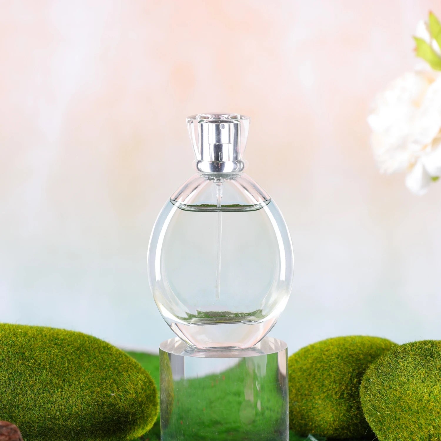 Wholesale Simple Design-50ml Flat Oval Thick-soled Transparent Empty Customizable Acceptable Perfume Spray  Bottle Glass