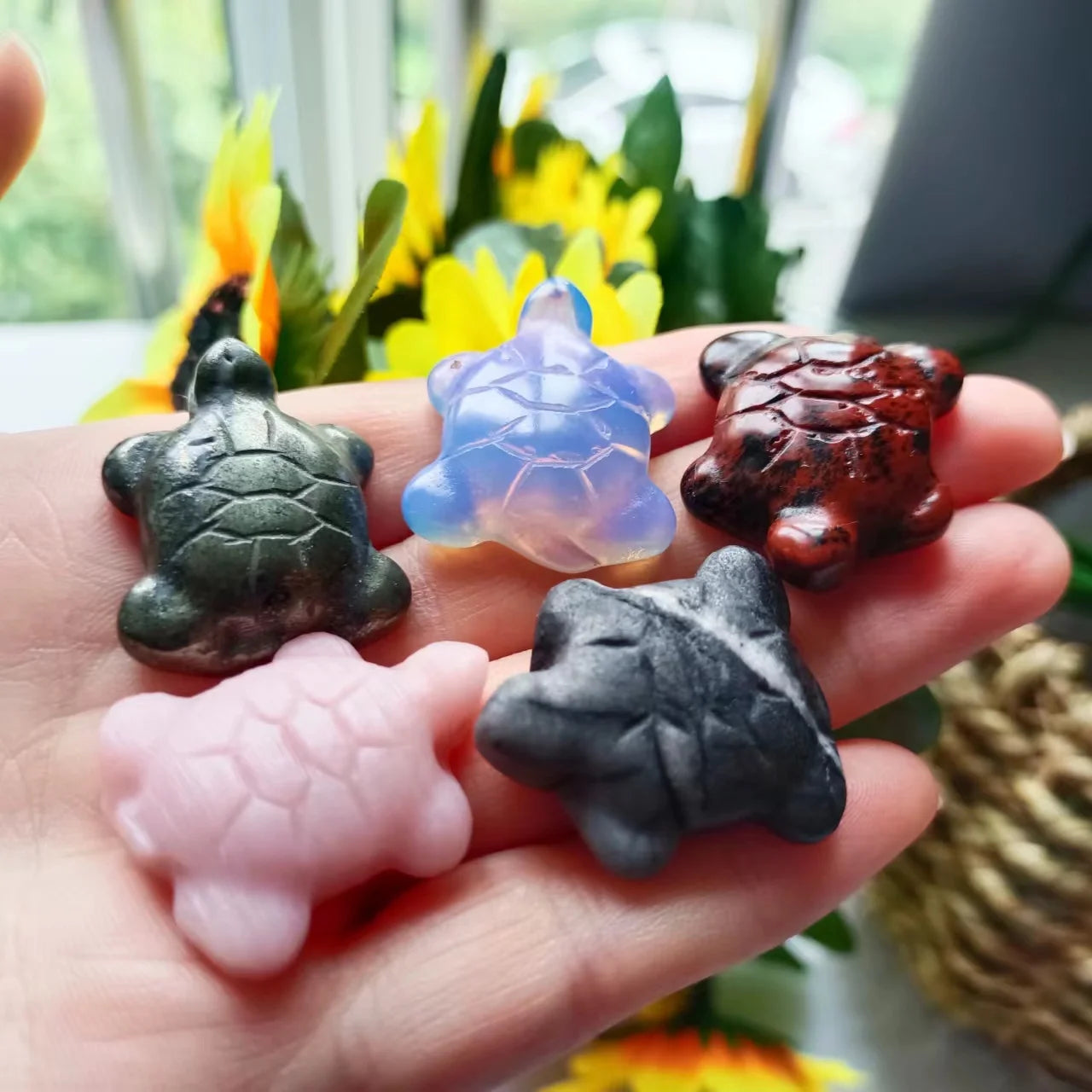 Hot Sale Natural Quartz Carved Cute Animal Turtle Crystal Different Materials Tortoise Carving Craft