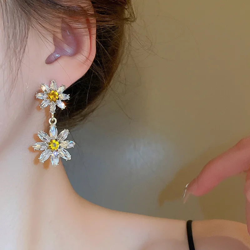 New Arrival Zircon Earrings Fashion Splicing Size Flower Earrings Cute Flower Earrings for Women