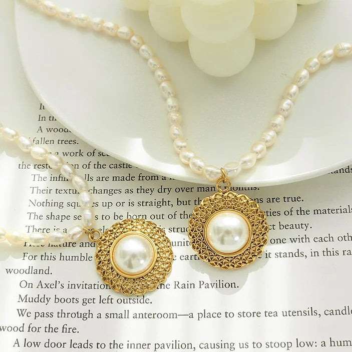 Factory Hot Sale Elegant Freshwater Pearl Necklace Stainless Steel Gold Plated Straw Hat Inlaid Imitation Pearl Pendant