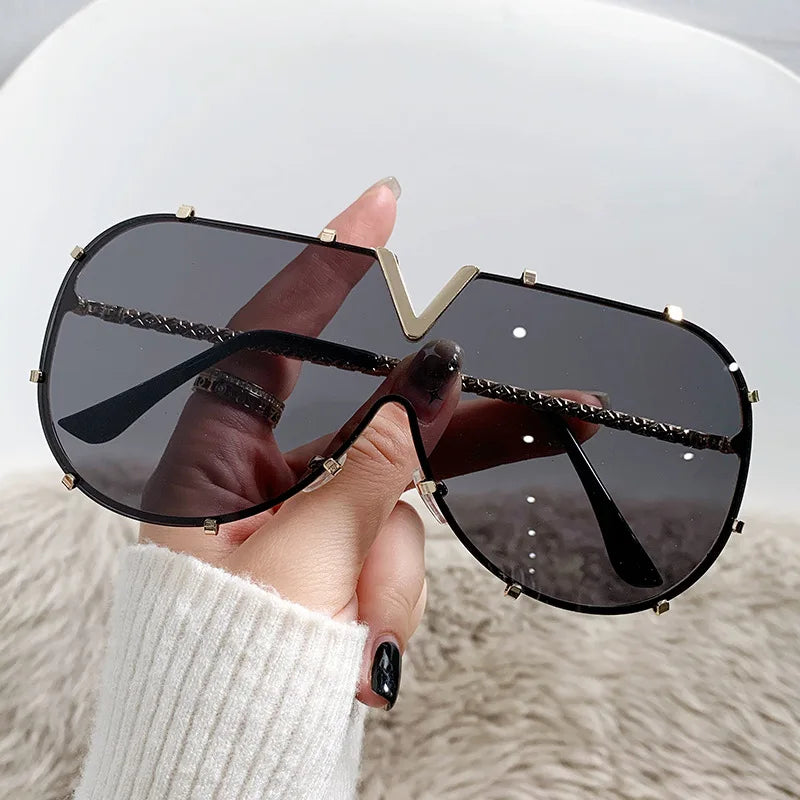 New Model Large Frame Metal Sunglasses Colorful V8 Sunglasses One-Piece Len Personalised Sunglasses Wholesale