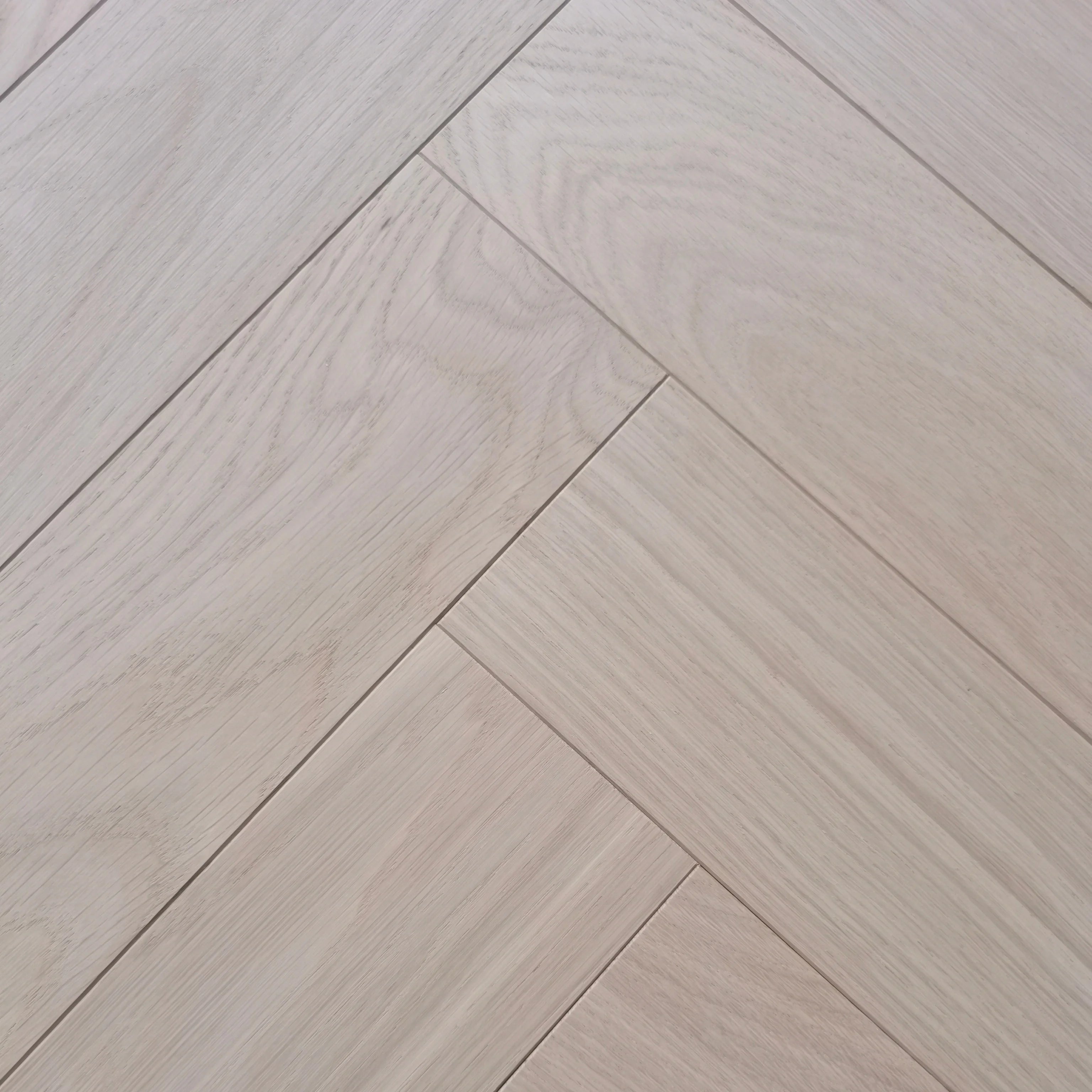 Modern Elegant Solid Wood White Oak Herringbone Smooth Multilayer UV Coated Click Lock Engineered Flooring Metallic Black for