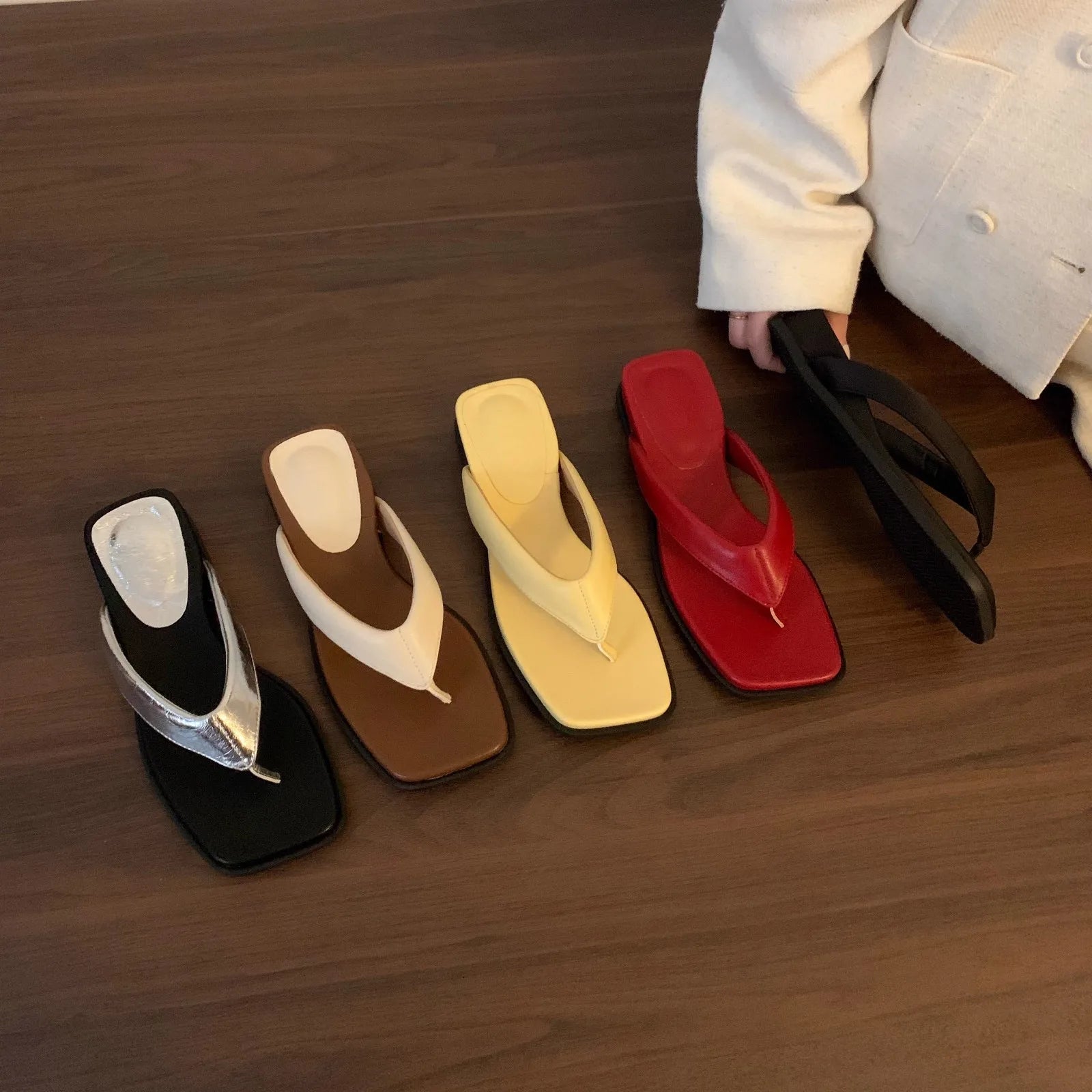Lightweight Summer New Style Niche Flat Beach Flip Flops Casual Japanese-style Thong Sandals for Women