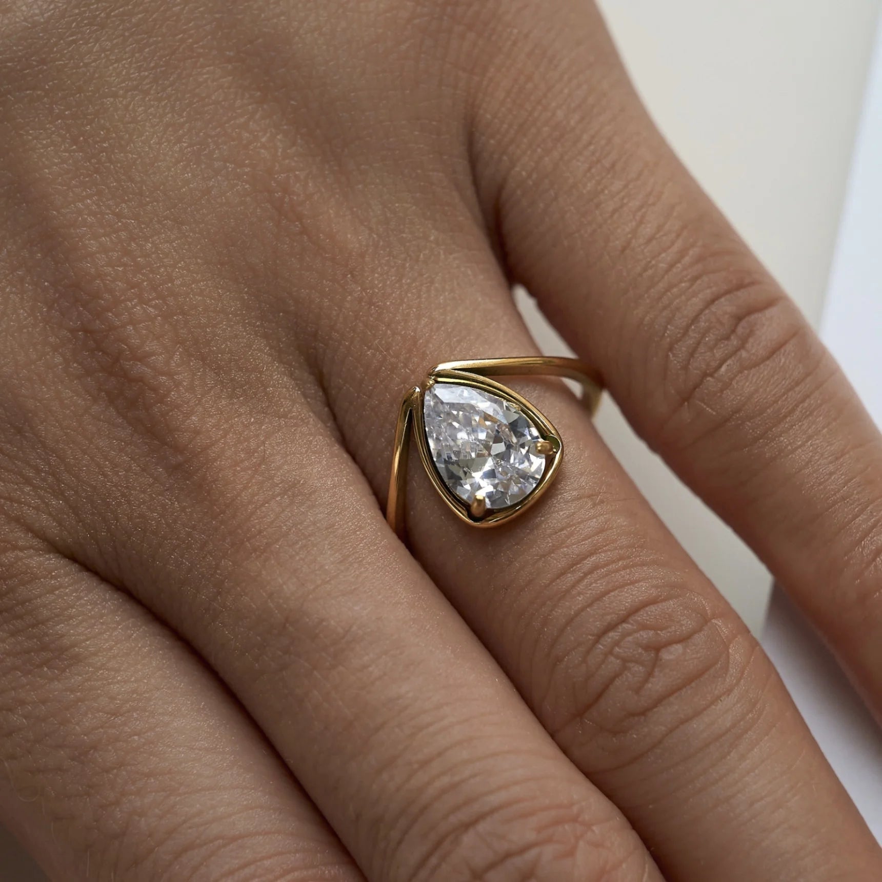 Dazan SUMMER New HOT Ins Trendy 18k PVD Gold Plated Stainless Steel Exquisite Polished Teardrop Clear Zircon Ring for Women