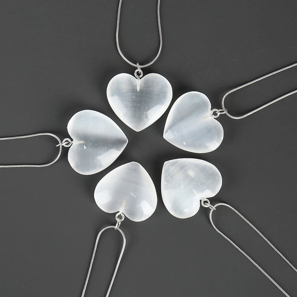 Wholesale Natural Stones Selenite Heart Crystals Quartz Healing Crystals Selenite Pendant