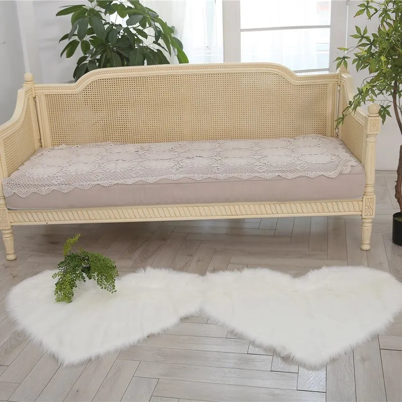 Customized Plush  Artificial Fur Rug Modern  Heart Shaped Carpet for  Living Room Home Decor Floor Carpet  or Prayer Use
