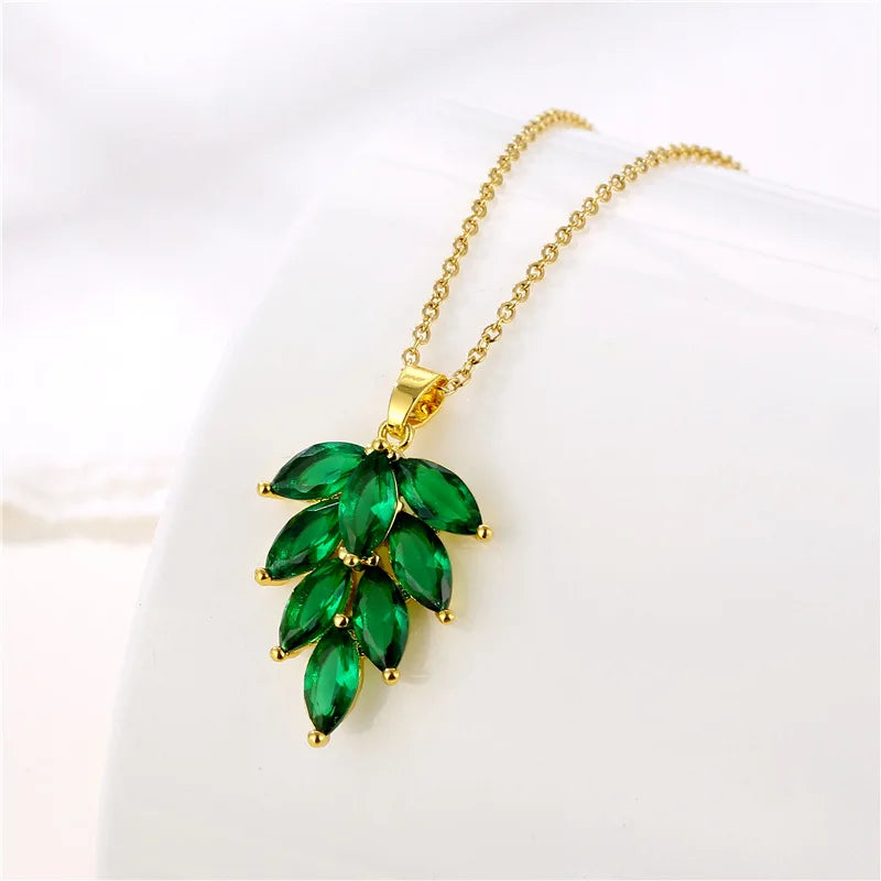 2022 Fashion Gold Plated Crystal Necklace Delicate Stainless Steel Clavicle Chain Necklace Glitter Green Leaf Necklace for Women