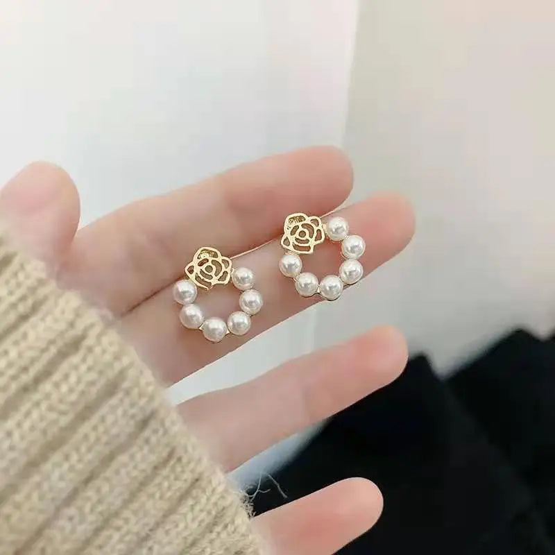 Hot Selling Women's Hollow Rose Pearl Stud Earrings Fashion Jewelry with Gold Plating