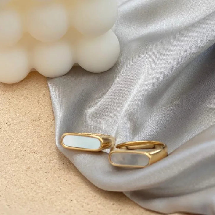 Fashion Mother of Pearl Rings 18K Gold Plated Stainless Steel Wide Band White Shell Signet Rings Couple Jewelry Ring for Gifts