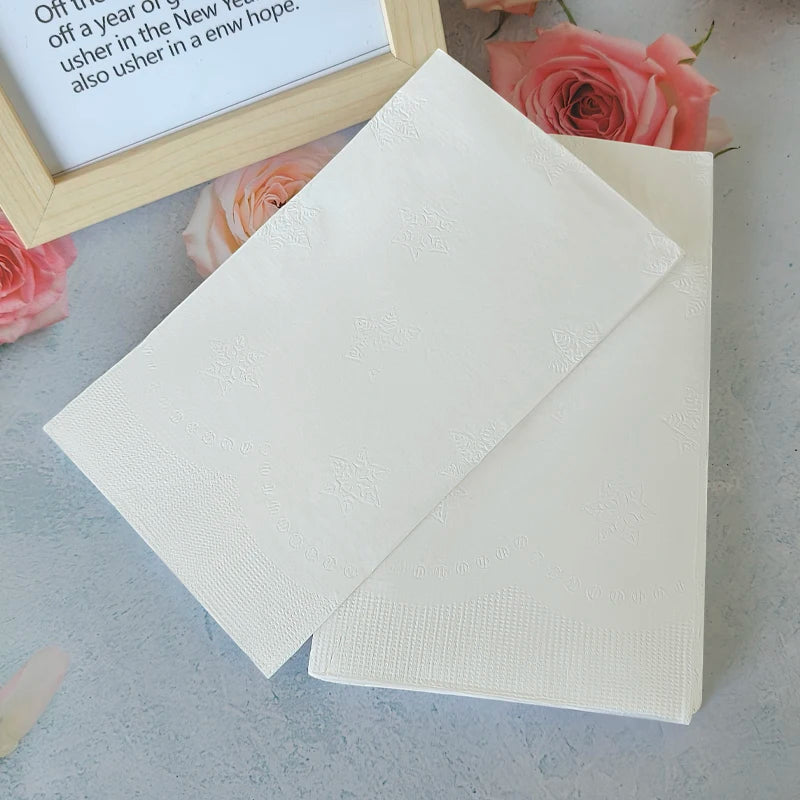 Soft Virgin Wood Pulp Paper 2-Ply 1/8folded Customizable Cocktail Napkins with Embossed Design (36x42cm 150pcs/Bag) in Stock
