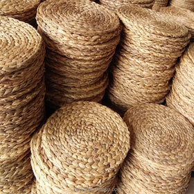 XLW Wholesale Customs Eco-friendly Handmade Natural Round Rattan Water Hyacinth Woven Placemats for Wedding Dining Table