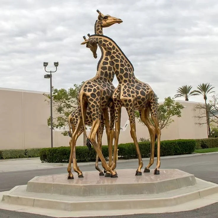 Bringfine Large Fiberglass Life Size Giraffe Statue Custom Color Artistic Design Public Outdoor Garden Sculpture