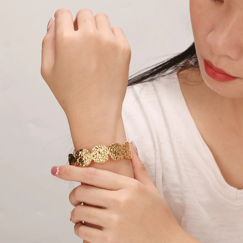 Premium Volcanic Rock Design Round Disc Beaded Cuff Bracelet Retro 18k Gold Plated Brass Melting Blank Bangle Jewelry Wholesale