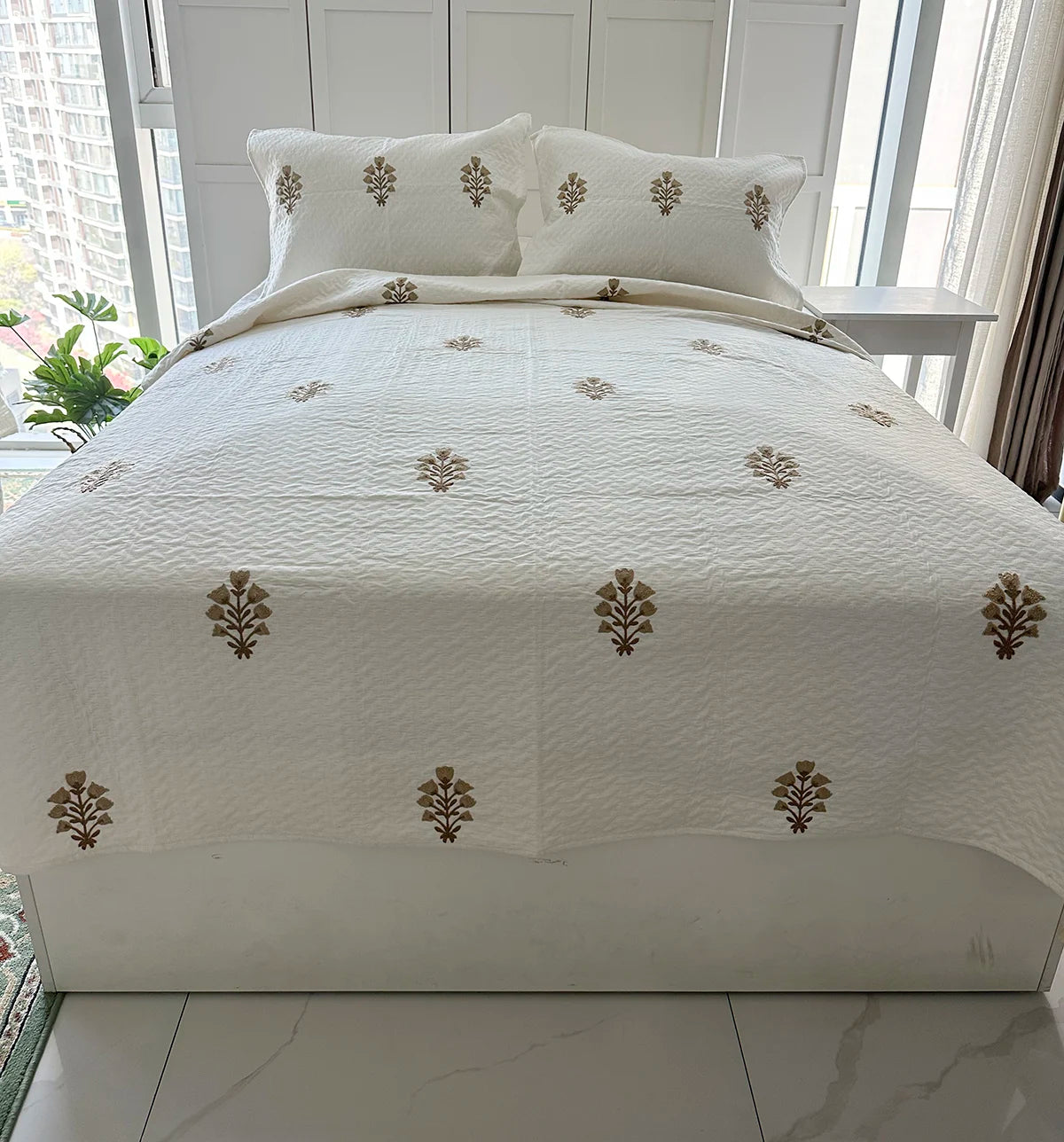 100% Cotton Jacquard Blankets Embroidery Blanket Designer Luxury Throw Blanket