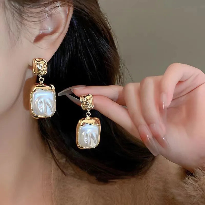 Elegant Luxury Gold Plated Square Pleated Dangle Earrings Niche Baroque Pearl Antique Style Stud Earrings for Women