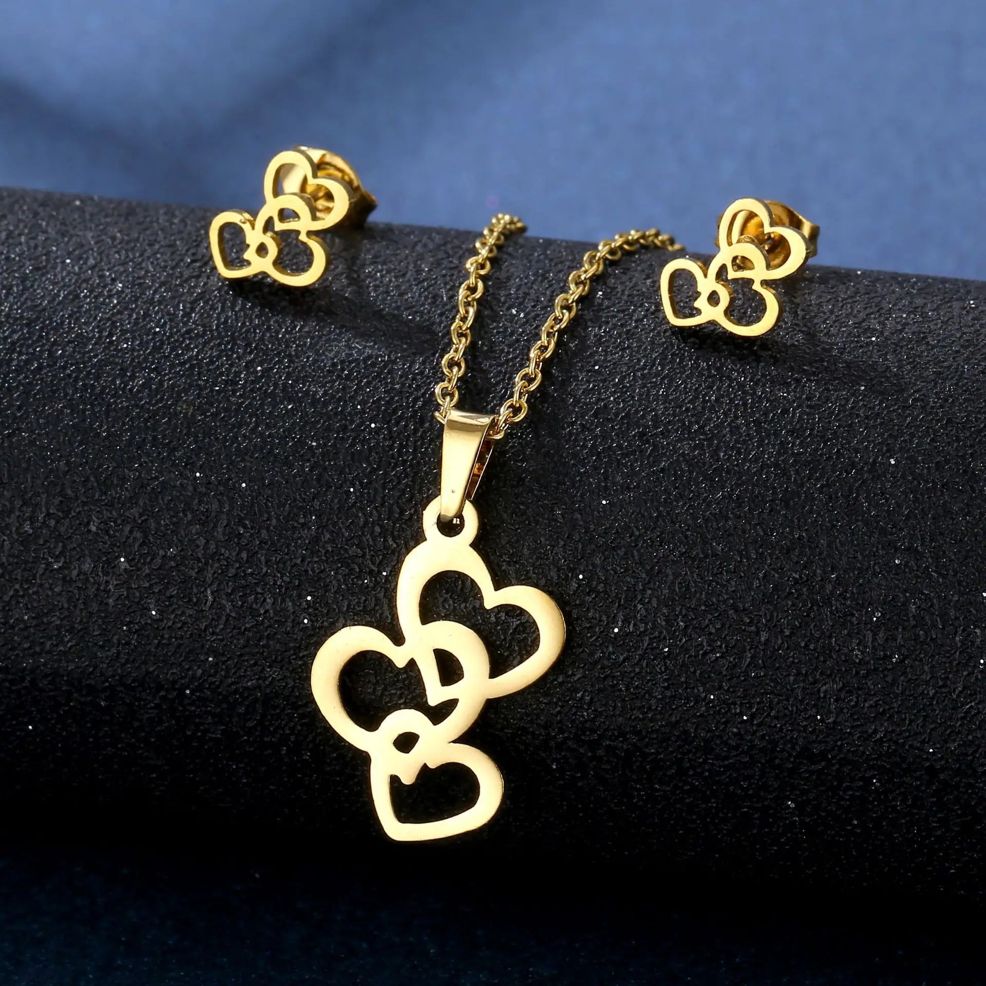 Cheap New Stainless Steel Three Heart Necklace Earring Set Heart-shaped Interlocking Pendant Collarbone Chain Wholesale