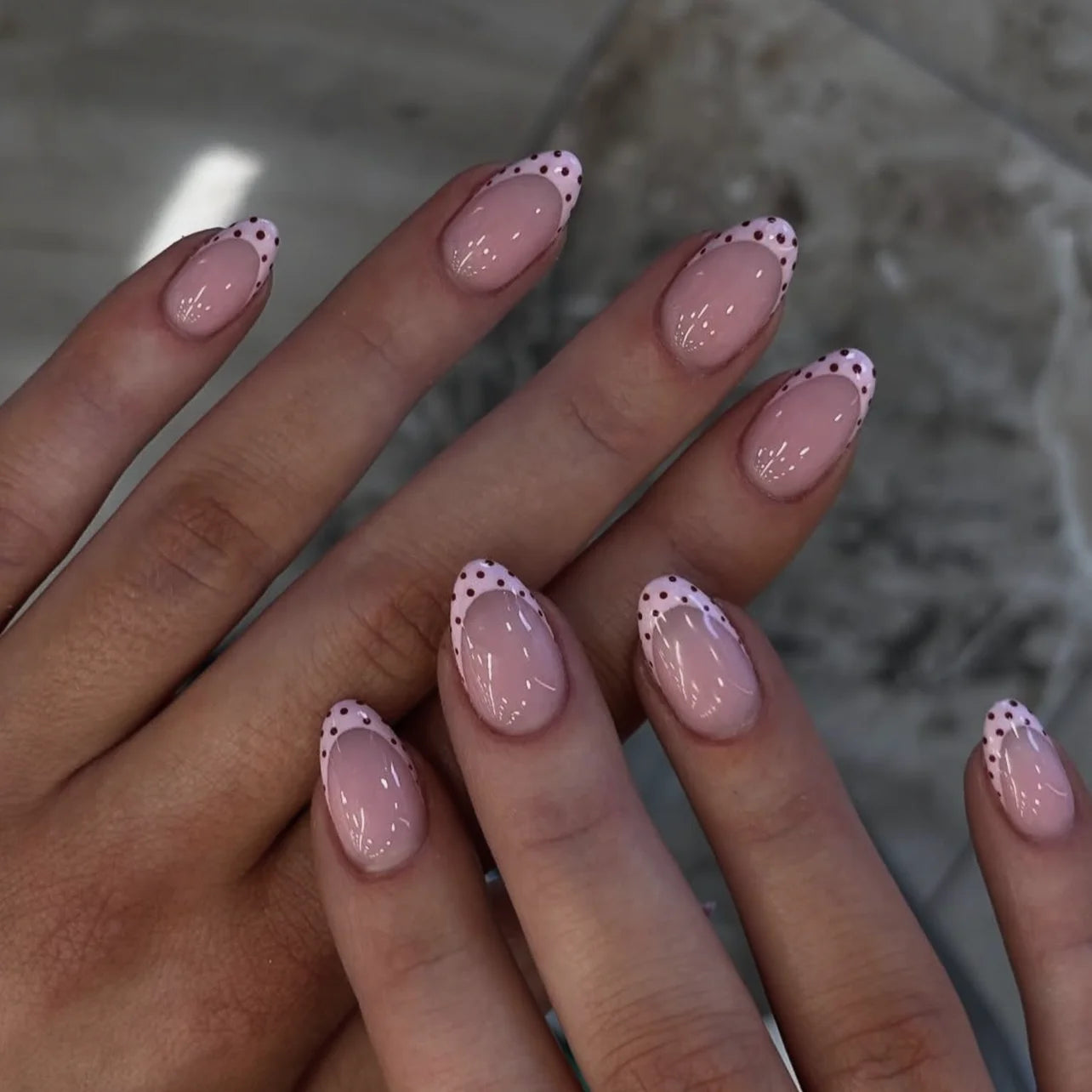 Wholesale 24pcs 4393 French Short Almond Nails False Nails Press on Nails Artificial Fingernails Customize