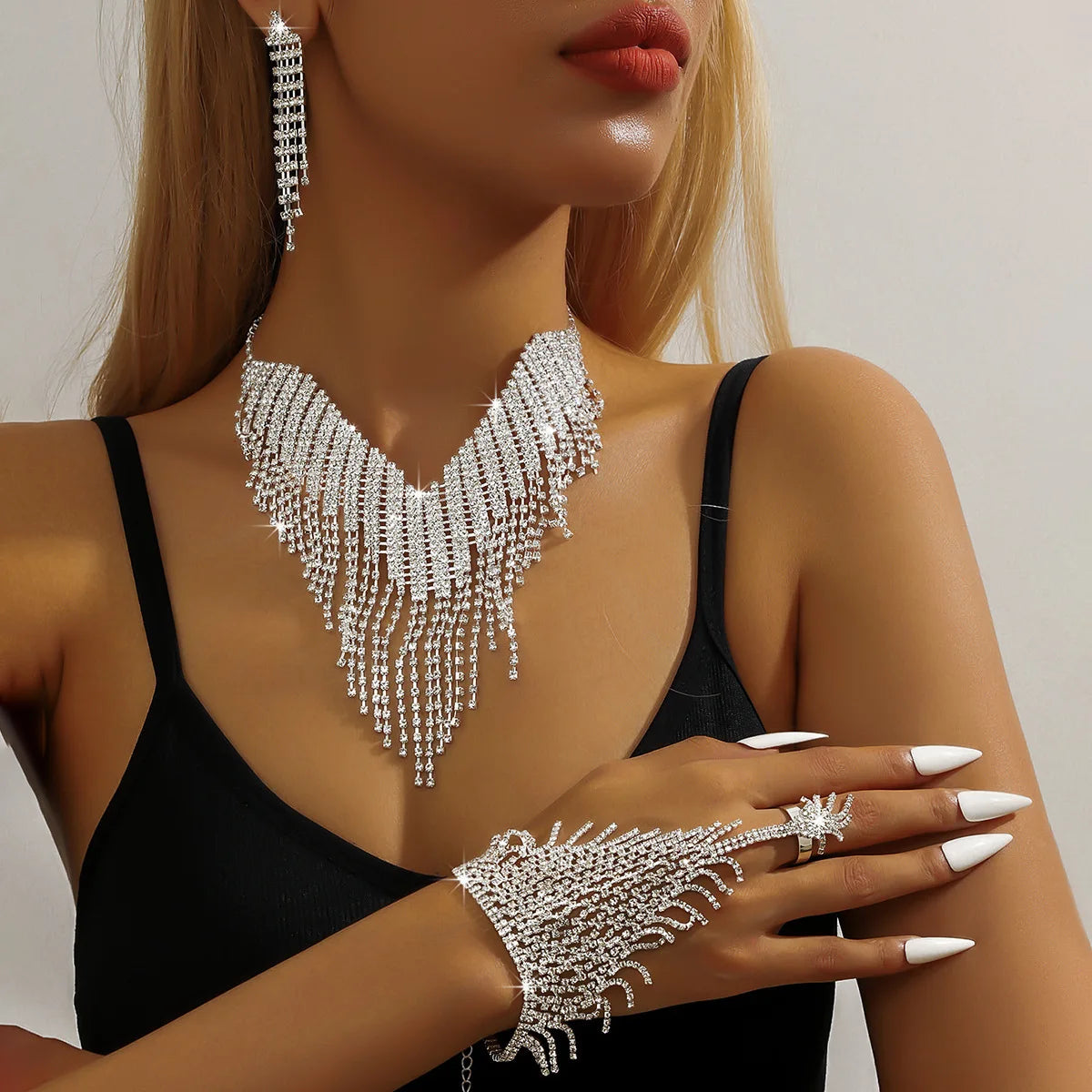 Wholesale Accessories: Super Luxurious Necklace Earrings & Claw Chain Set for Brides MegaBDM