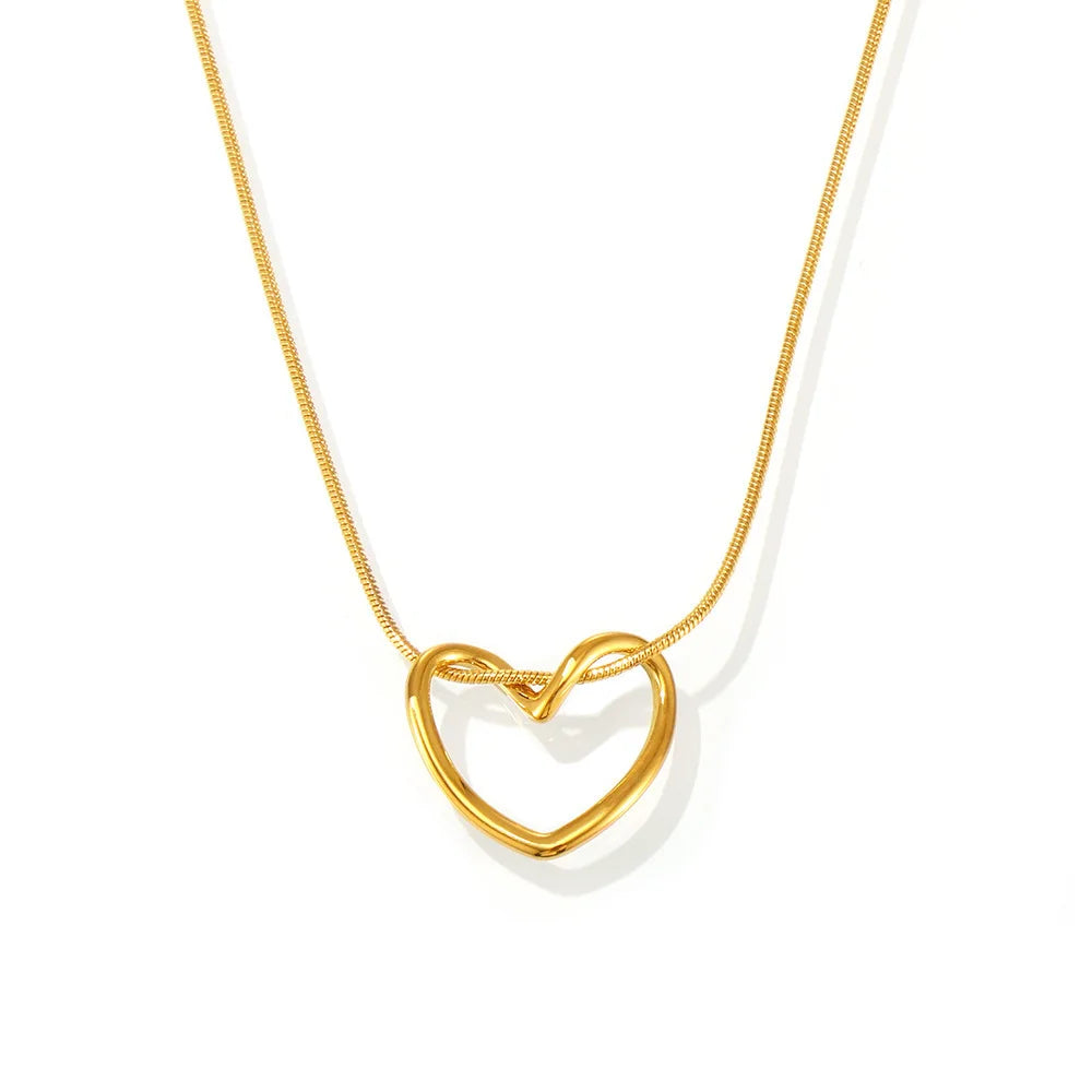 Niche Simple Design Titanium Steel PVD Vacuum Gold Plated Heart Pendant Clavicle Chain Necklace for Women Waterproof Jewelry