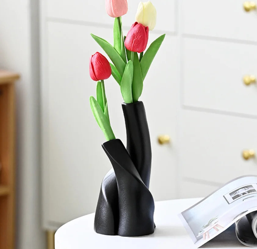 Nordic Modern Premium Dry Flower Inserter Small Tabletop Porcelain Vase Black Combination for Home Decor and Pot Use