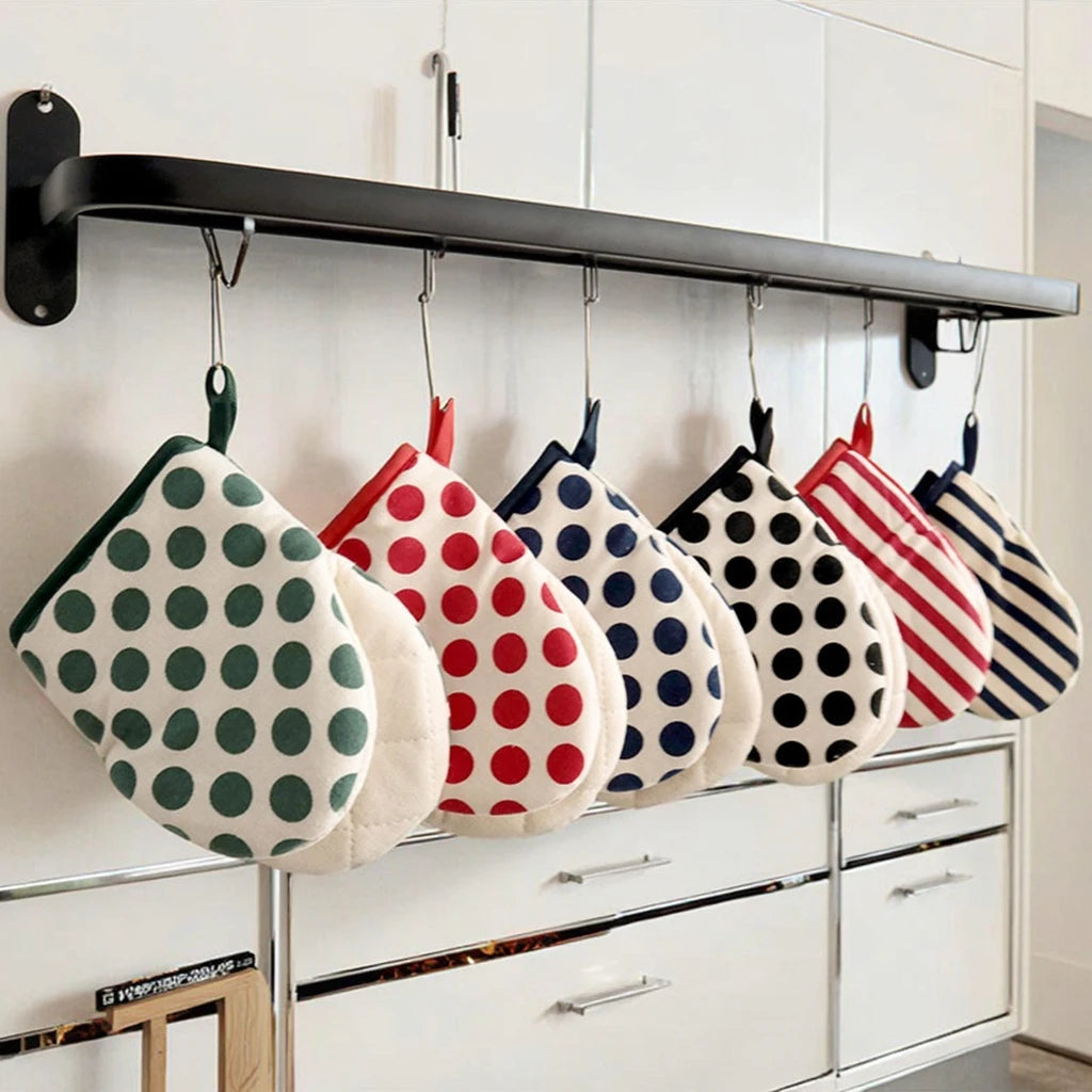 New Product Polka Dot Printed Cotton Oven Gloves Heat-Proof Anti-Scalding for Household Microwave Oven Use Includes Pot Holder