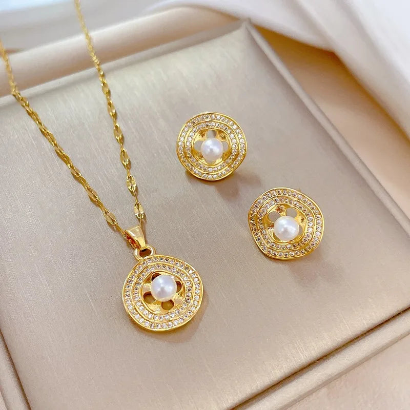 Luxury 18K Gold Plated Diamond Snowflake Flower Pendant Necklace Fashion Chains Set for Women's Gift Occasions