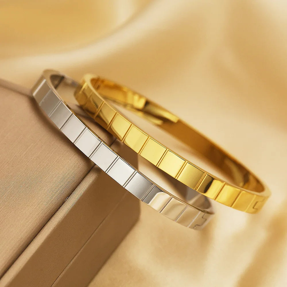 Hot-selling Stainless Steel square Bracelets 18k Gold-plated Geometric Bracelets Buckle Striped Anti Tarnish Free Bracelets
