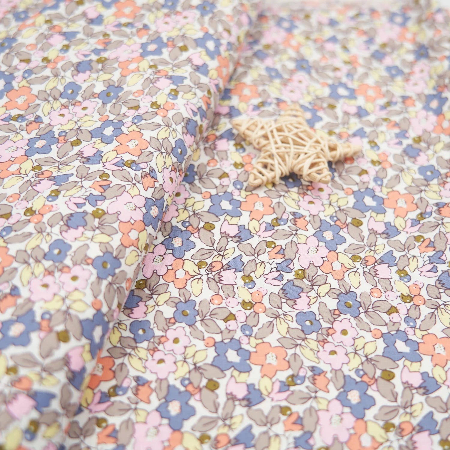 100% Combed Cotton Poplin Lightweight Printed Fabric Small Flower Home Decor Shirts Elastic Waist Plain Dyed Craft Bag