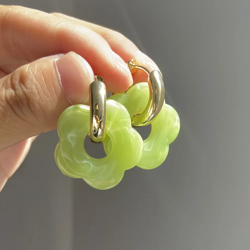 Colorful Acrylic Flower Resin Drop Earrings Gold Color Circle Hollow Round Hoop Earrings for Women Girls Jewelry Minimalist Gift