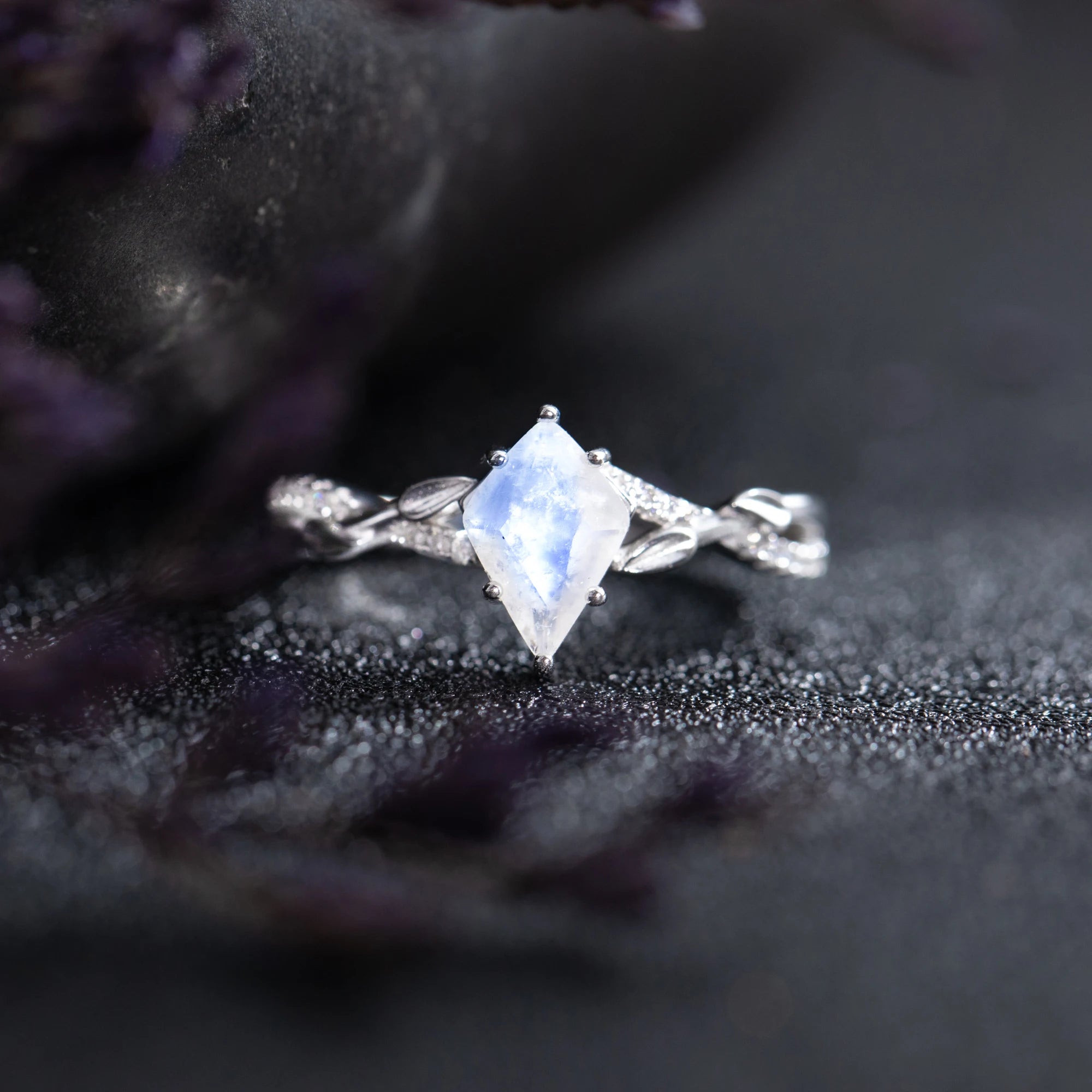 New Design Fashion Kite Shape Natural Blue Rainbow Moonstone Engagement Wedding Rings 925 Sterling Silver Ring
