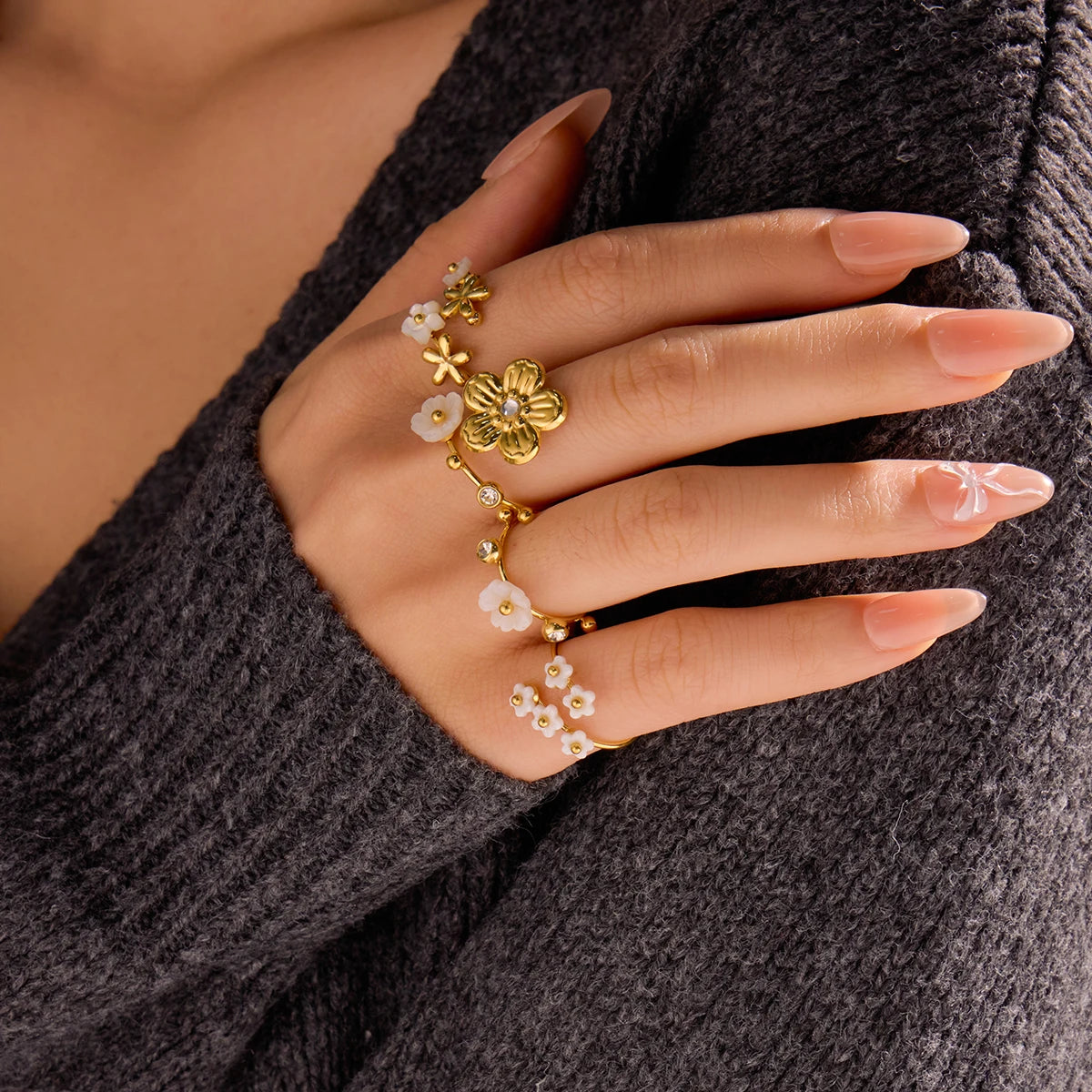 INS Hot Sale Women's 18K Gold Plated Stainless Steel Flower Ring White Shell Adjustable Waterproof Exquisite Fashion Accessory