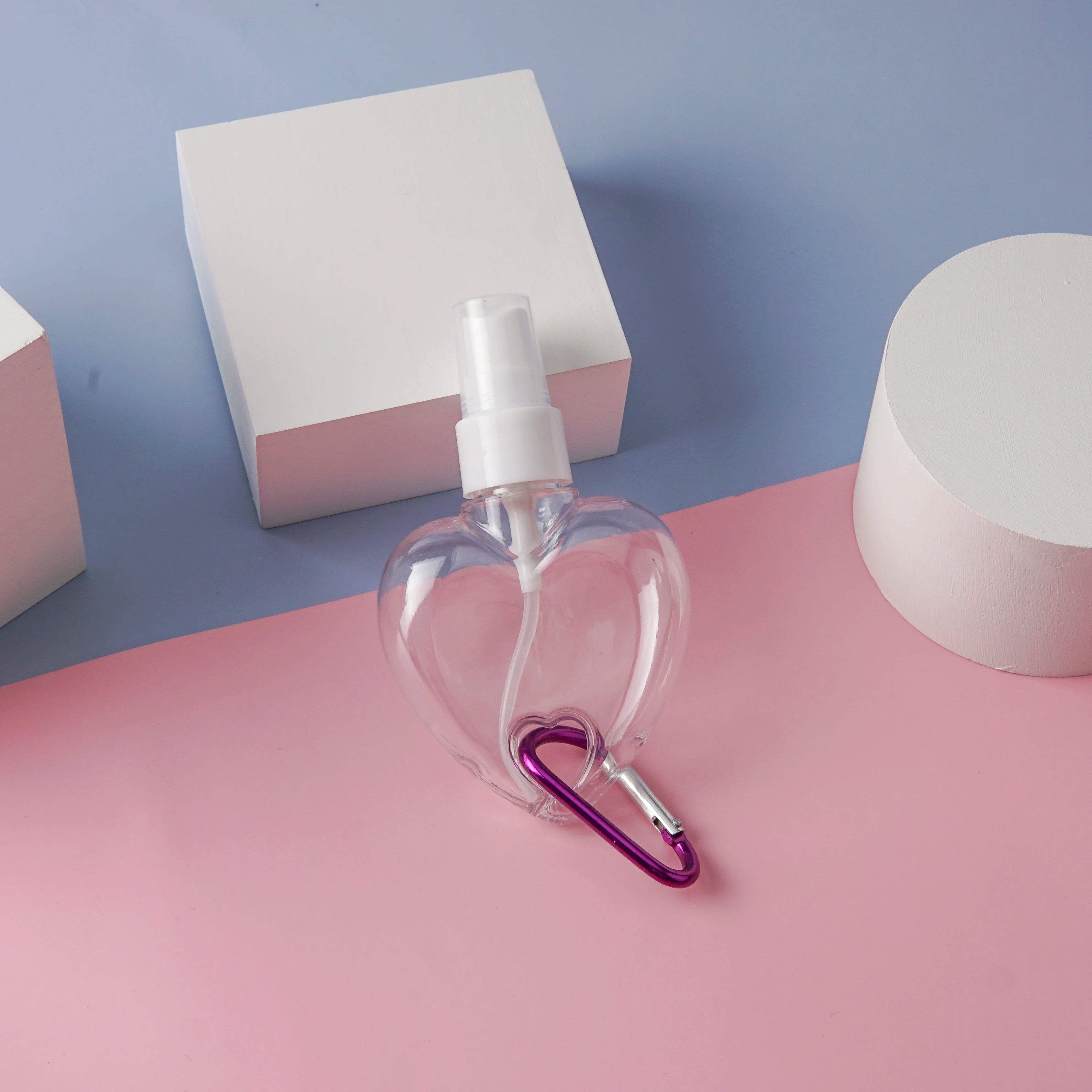 30ml 50ml 60ml Luxury PETG Hanging Hand Sanitizer Spray Bottle Empty PET Liquid Packaging in Heart Shape with Hook Keychain
