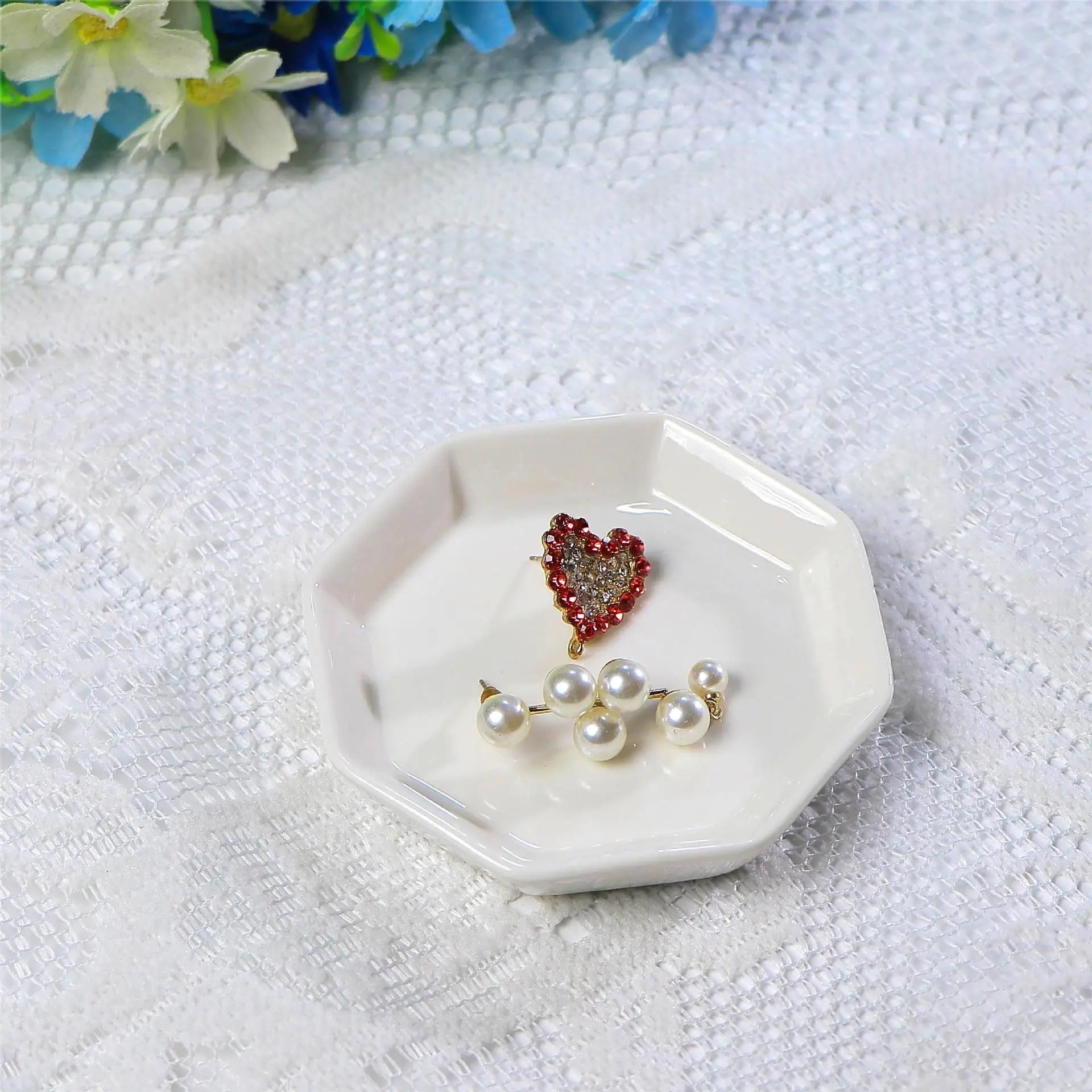 Scandinavian Style Gold-Rimmed Ceramic Ring Tray Single Tier Desktop Jewelry Stand Creative Octagonal Design for Living Room