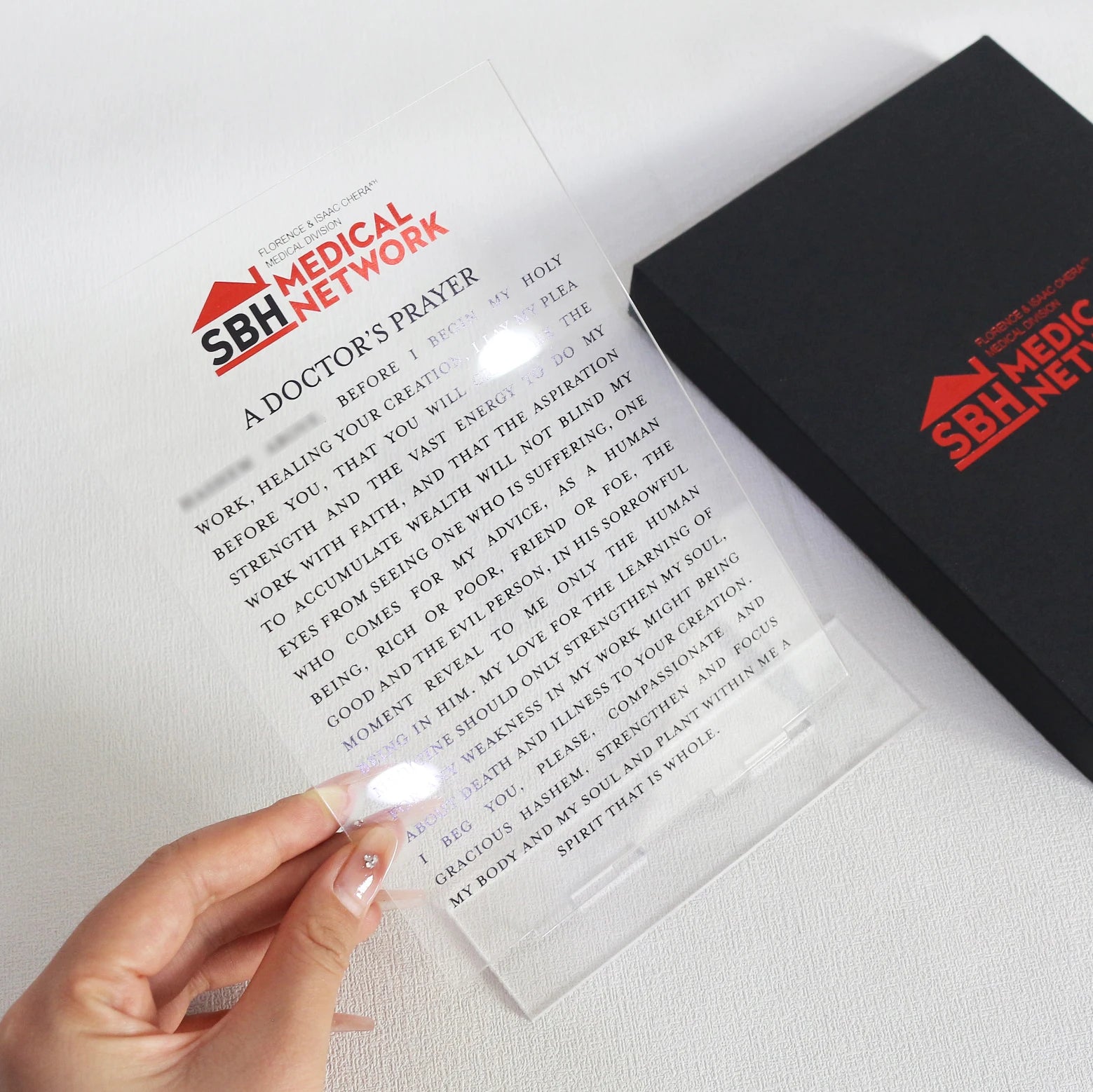 Modern Custom Luxury 5X7 Inches UV Printing Clear Acrylic Invitation Card With Black & Red Foil Paper Box